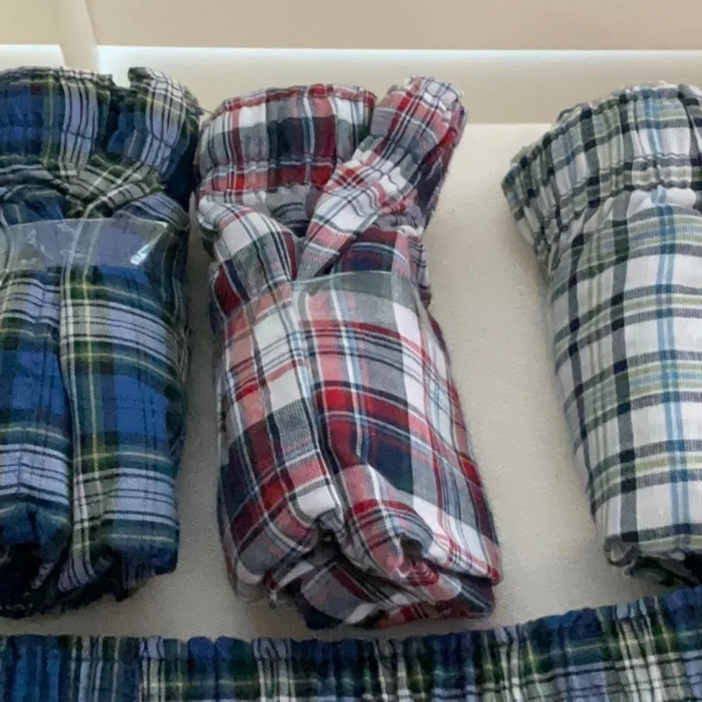 Hanes - Picture 3 of 4